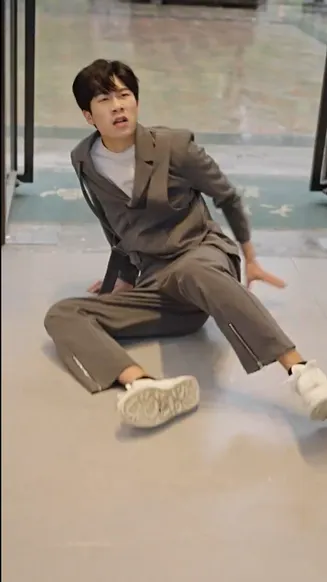 不装了，姑爷摊牌了在线观看